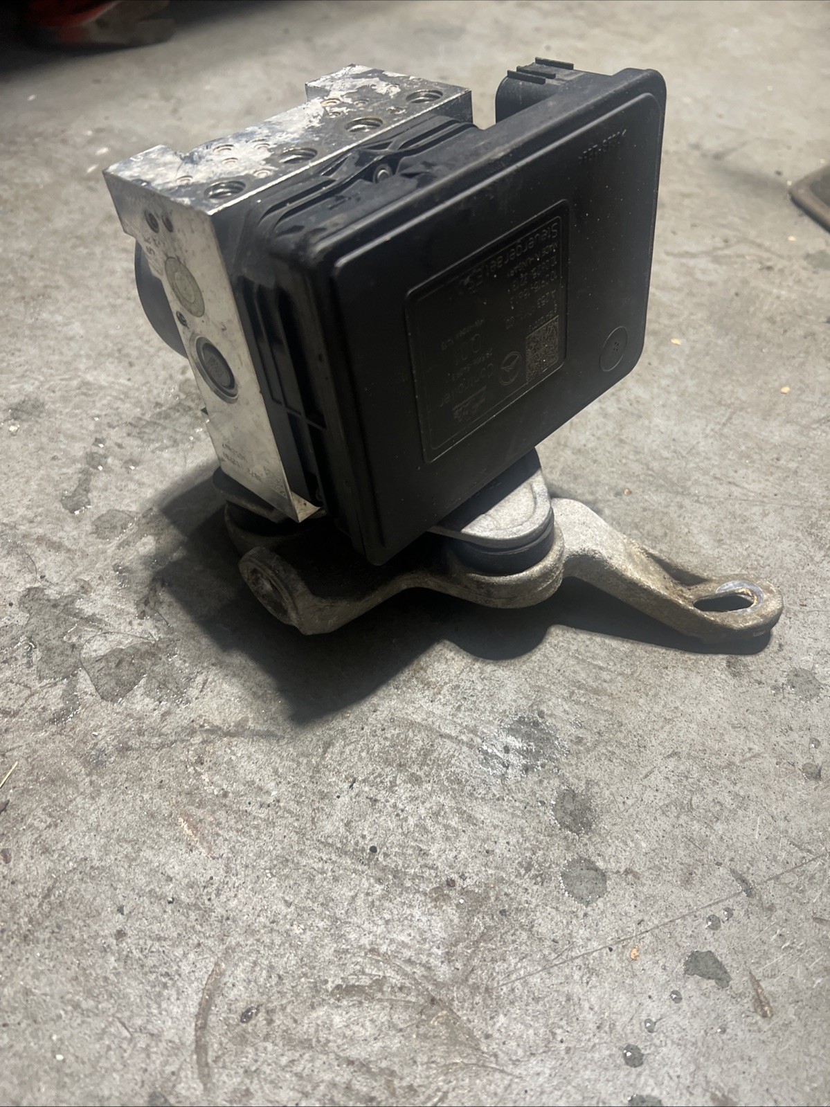 15-20 Mercedes W205 C300 ABS Anti Lock Brake Pump Control Module
