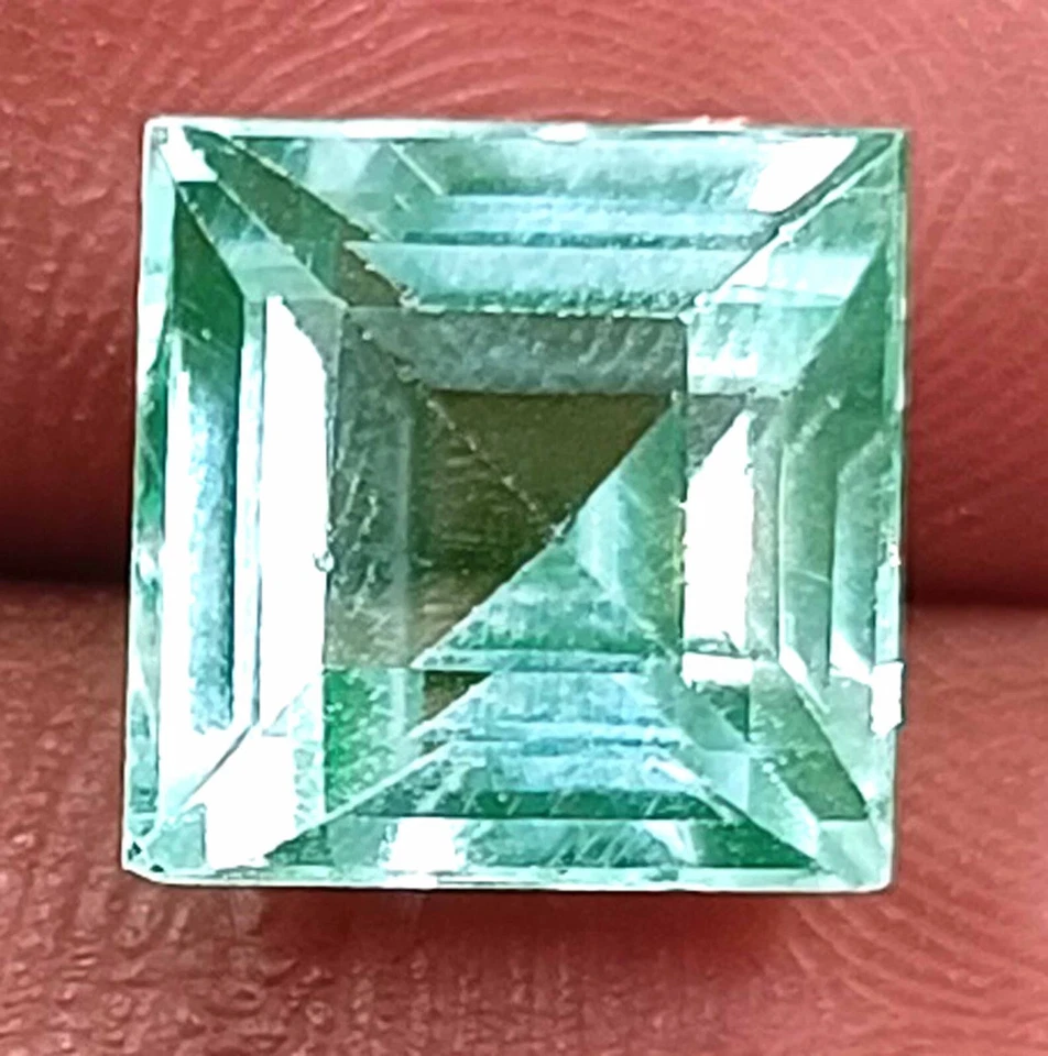 TRANSPARENT LOOSE GEMSTONE GREEN EMERALD 6.40 CARAT EMERALD SHAPE EGL CERTIFIED - Image 3 of 4
