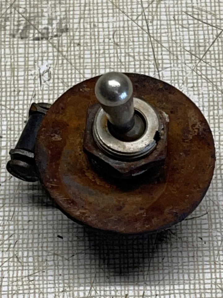 1968 Колесо лошадь зарядное устройство 9 трактор модель 1-7931 переключатель света - Изображение 2 из 3