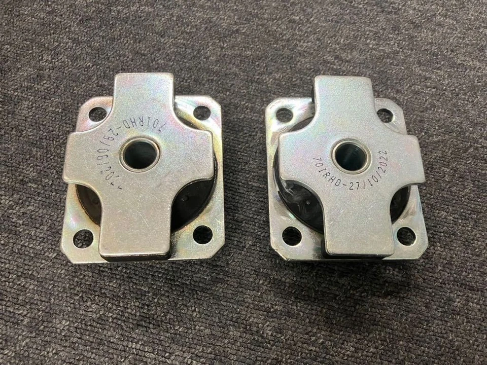 Ferrari 430 Engine Mount Set of 2 216357 F430 Spider Scuderia - Imagem 2 de 3