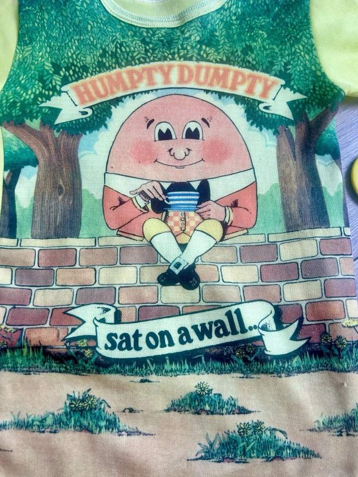 Rare 1970s Humpty Dumpty Kids Tee & Vintage Badge Good Condition Retro - Image 4 of 4