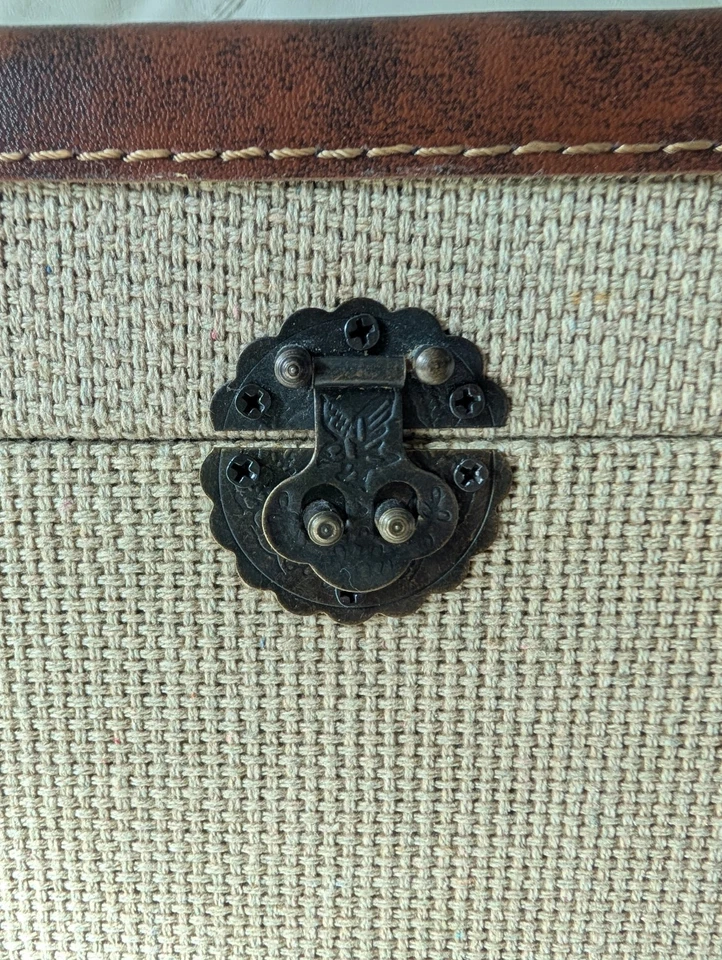 Baúl de madera raro con arpillera y cuero antiguo metal herrajes camión/cofre Foto 3 de 4