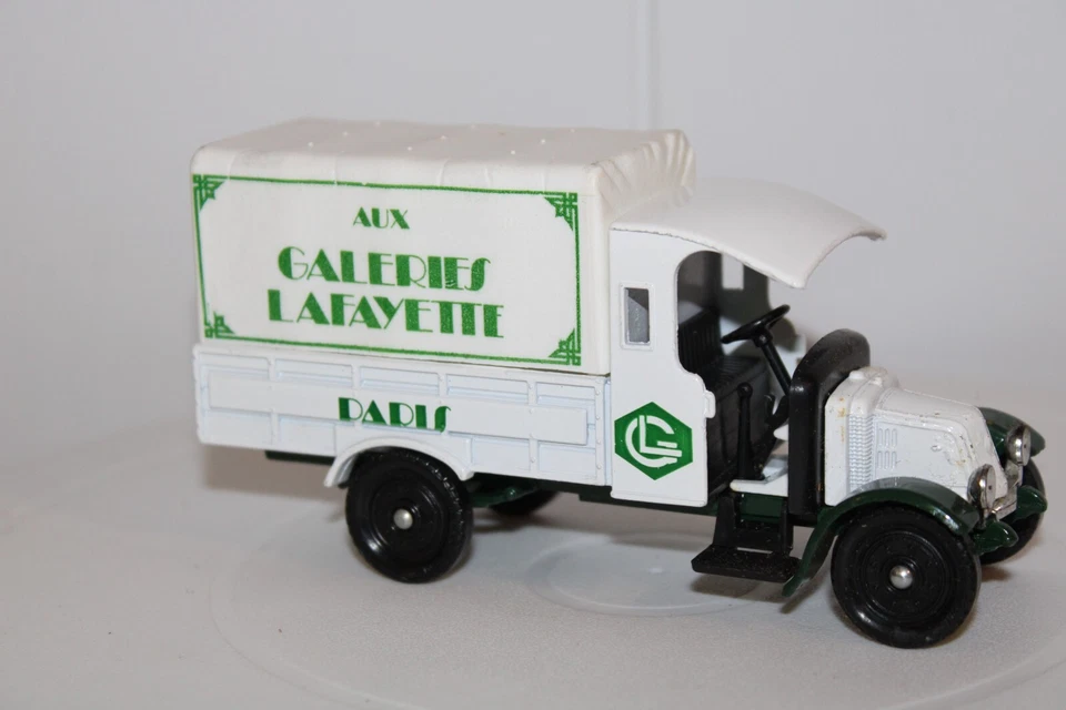 Corgi Classics 1985 #922 - 1926 Renault Van "Galeries Lafayette"  1:50s - Image 4 of 4