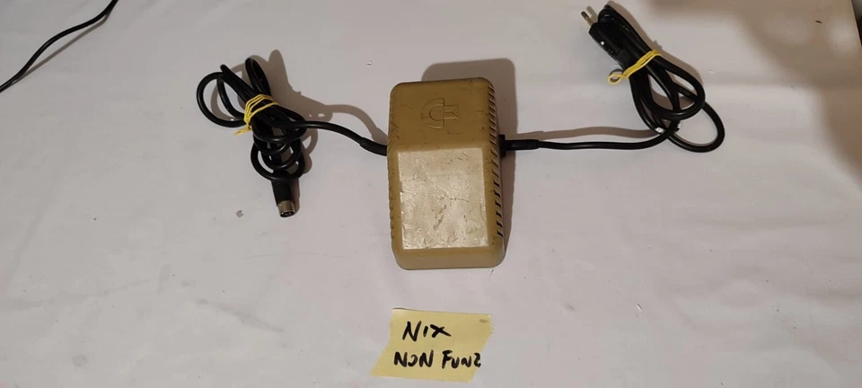 ALIMENTATORE ORIGINALE COMMODORE 64 C64 BISCOTTONE NON FUNZIONANTE scarpone - Immagine 2 di 4