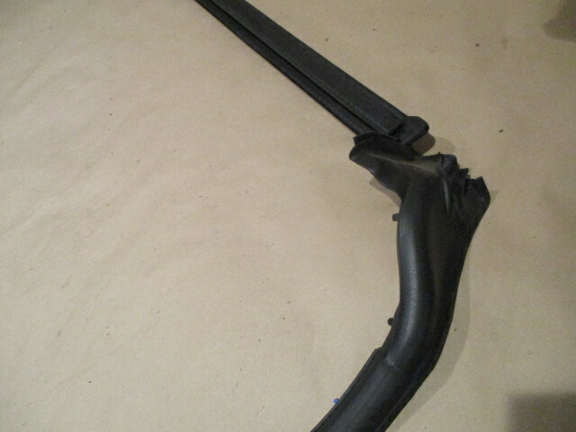 Lamborghini Gallardo Superleggera  RH Door Rubber Outer Seal - P/N 400837912C