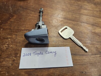 未使用　鍵　CAMRY 2008 Toyota Camry Driver door lock w/key - OEM used - from