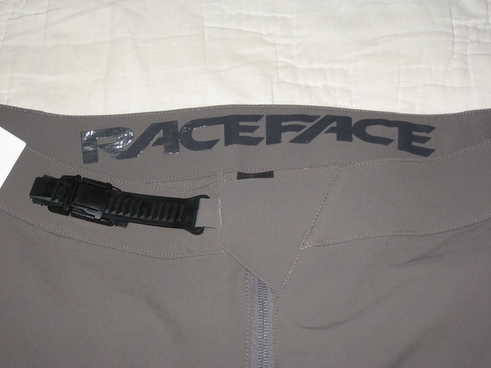 Race Face Indy Men's Charcoal Shorts XL 36" - Image 3 of 4