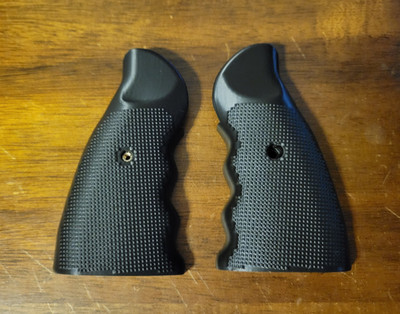 Zastava M83 Grips Stipple Pattern (3D printed black)