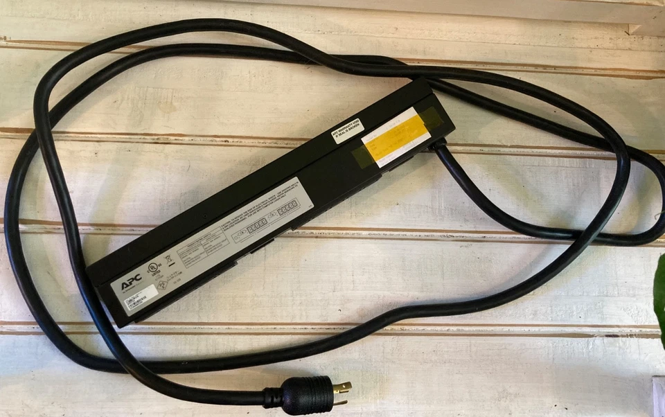 APC AP9571 Basic Rack PDU 240V 24Amps 10 Plug Outlet Typ B Connectors Surge Prot - Image 2 of 4