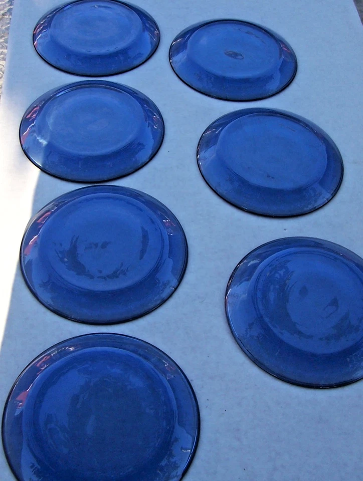 7 pratos de vidro azul cobalto 1980 pratos de salada pratos vintage 8"D - Imagem 3 de 4