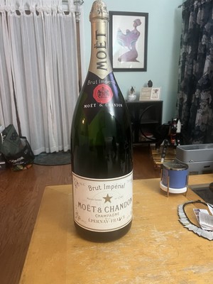 Empty Display Moet Chandon Champagne Bottle 27'' Brut Imperial. Epernay-France