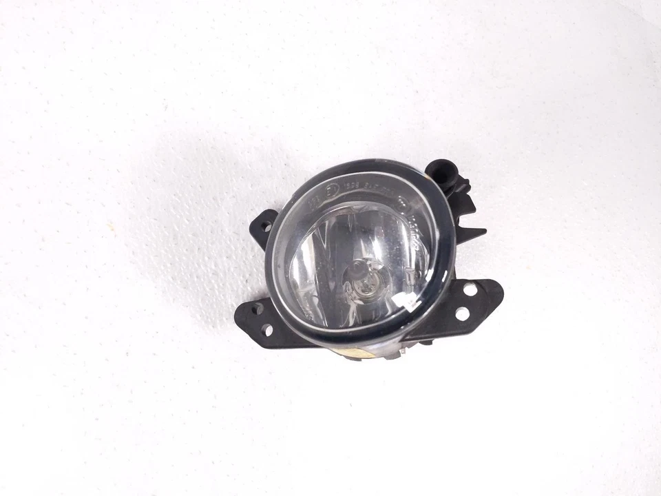 Farol de neblina direito do passageiro Mercedes-Benz Gla250 2015-2020 2518200856 *pitting* - Imagem 2 de 4