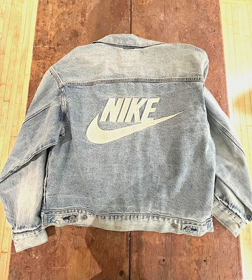 Levi's x Nike Trucker Denim Jacket - Size Medium - NEW! EXCLUSIVE