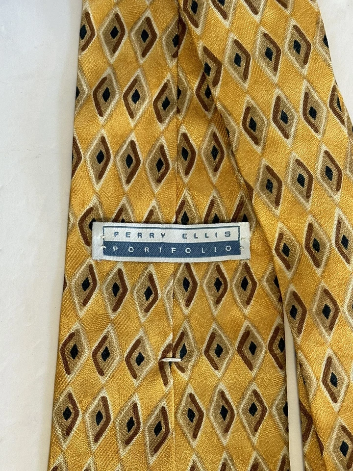 Perry Ellis Portfolio 100 Percent Silk Mens Tie Gold Geometric Pattern 60 Inches - Image 3 of 4