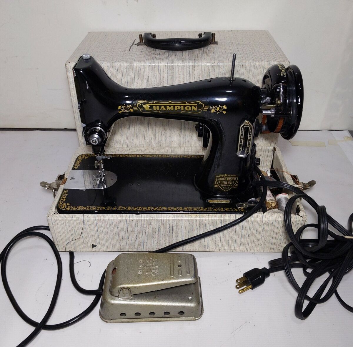 Vintage Champion Sewing Machine in Case Antique Style Vintage Champion Sewing Machine in Case Antique Style