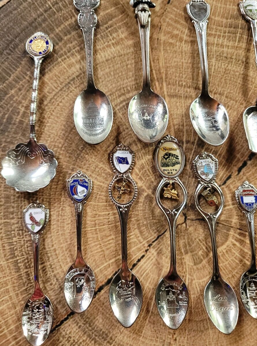 Vintage Souvenir U.S States Spoon Collectibles, 13 Spoons Vintage Souvenir U.S States Spoon Collectibles, 13 Spoons