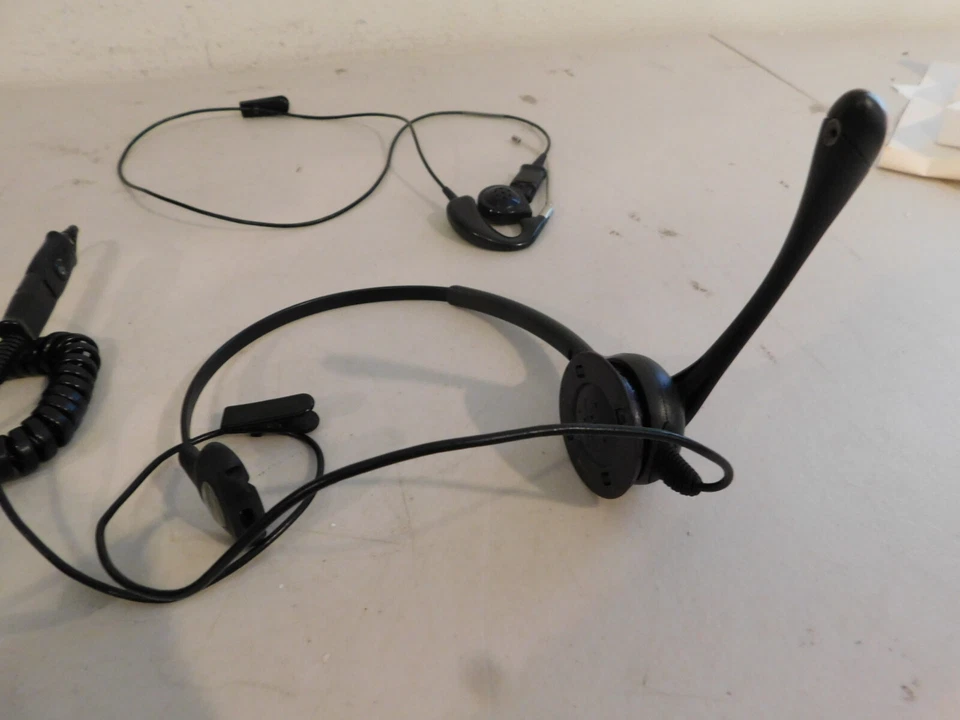 Plantronics M12 Amplifier with Ear-Hook Headset & Over the Head Headset - Image 4 of 4
