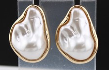 Vintage Baroque Lucite Pearl Statement Runway 🏖️Beach Vacation Earrings 1.25"