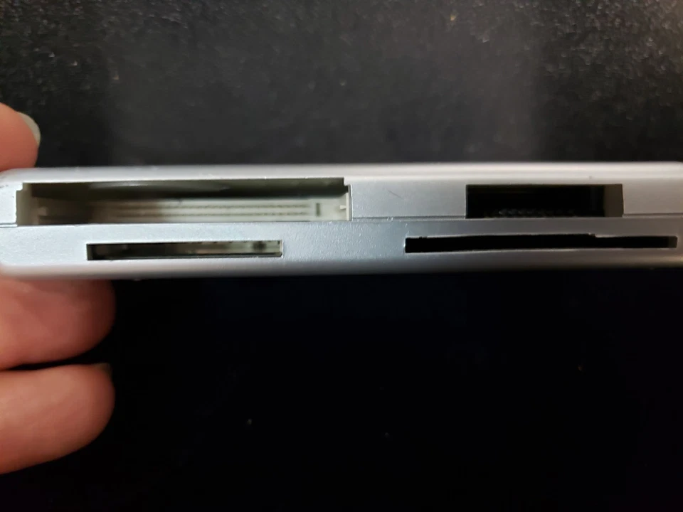 NEW Digital Concepts Multi Slots 21-in-1 Card Reader-CR-70m-High Speed Transfer - Image 3 of 4