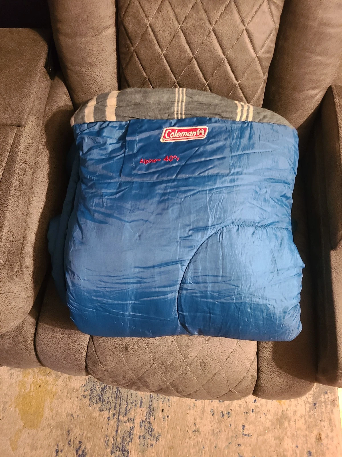 Coleman Alpine Comfortsmart Sleeping Bag 33"x81" Large- Very Cozy w/Storage Bag
Opens in a new windo