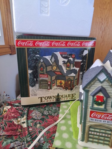 Coca-Cola Town Square Christmas Village Vintage Jack’s Boats’N Bait 1999 NIB - Picture 7 of 19