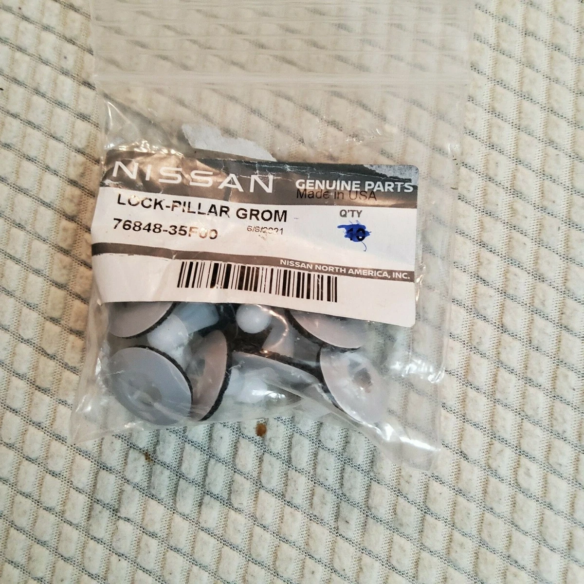 New Genuine Nissan / Infiniti Grommets 7684835F00 OEM SET OF 8 