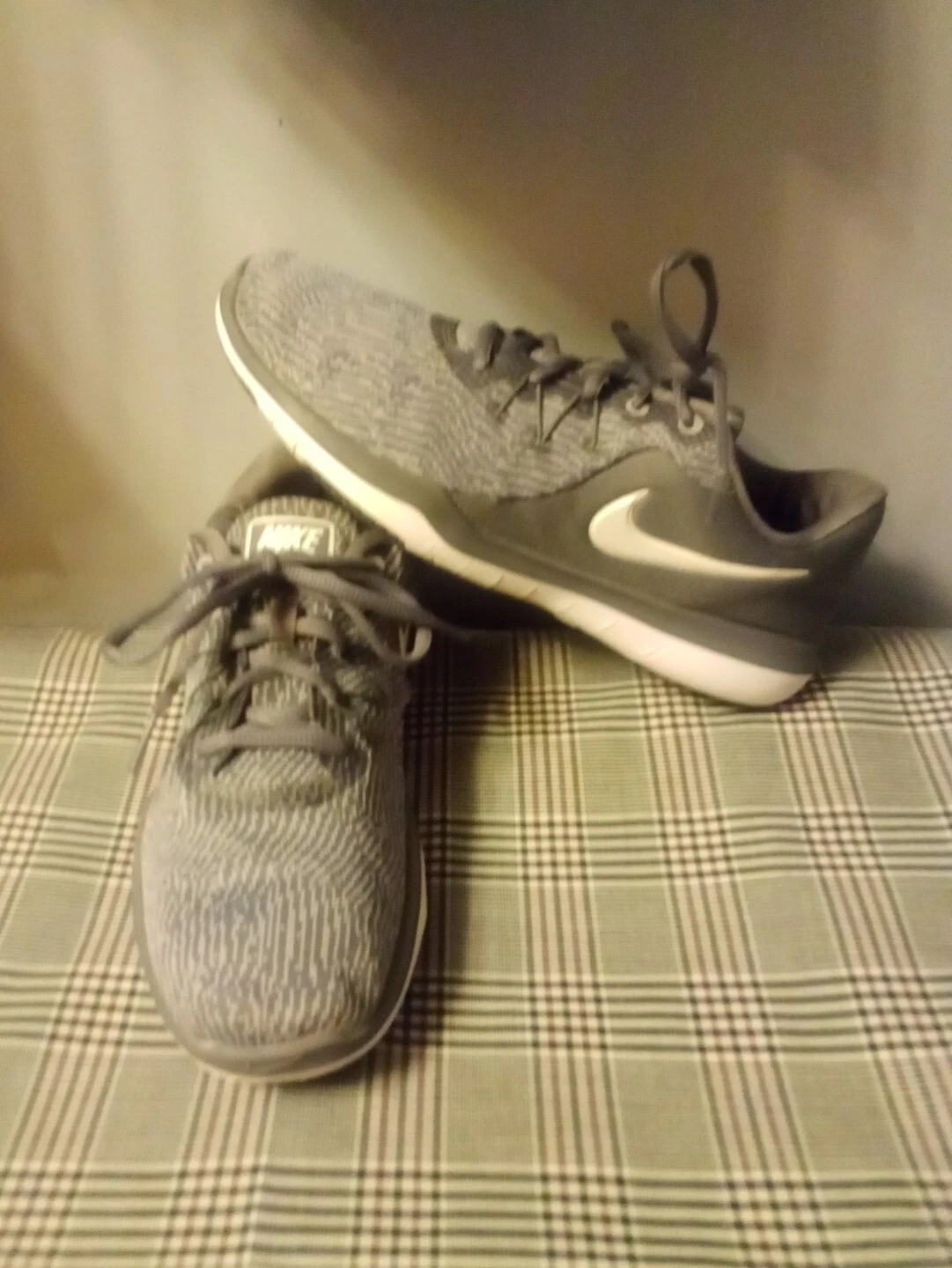 Chaussures Nike Trainers Flex Supreme TR 6 pour femme taille 9 W (largeur) AH8176 019 gris