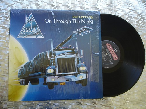 Def Leppard ~ On Through The Night ~ Vintage LP Mercury - SRM 1-3828,