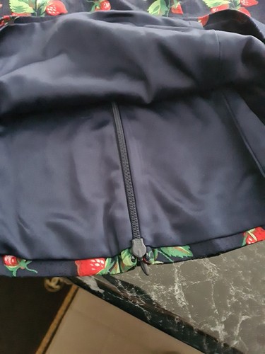 Review Strawberry Top. 14. NWOT - Picture 11 of 11