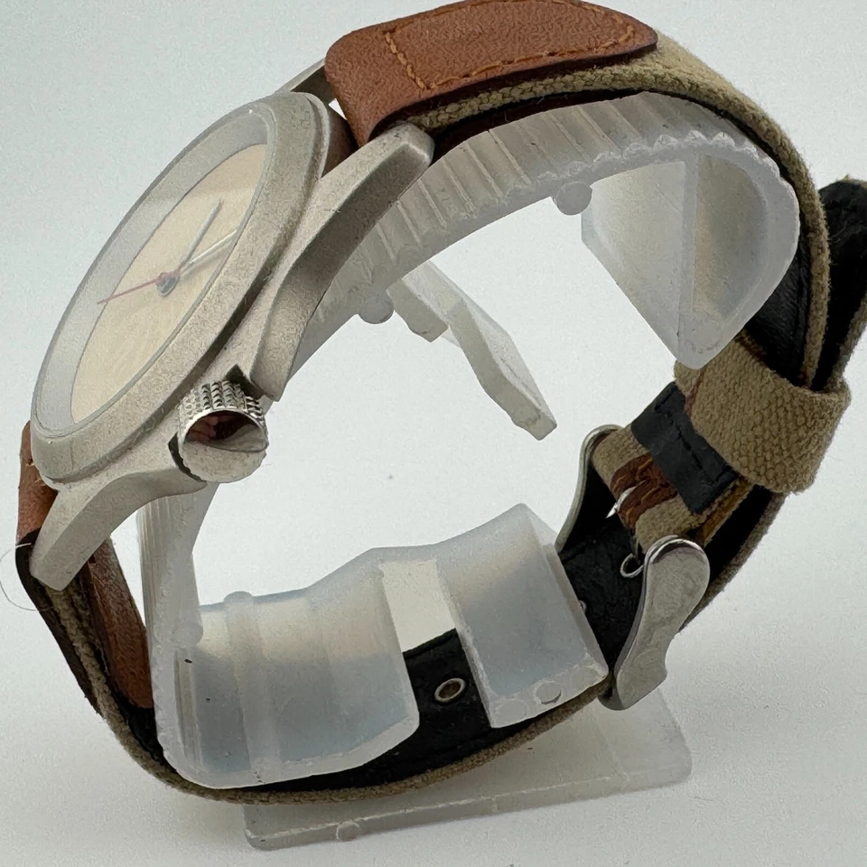 Reloj de Cuarzo Kellogg Europa Tony the Tiger Hombre Cuero Plateado Analógico Batería Nueva Foto 4 de 4