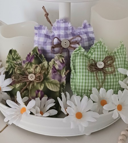 Tulips Spring Flowers Green & Purple Print Fabrics Tier Tray Wreath Accents - Bild 3 von 3