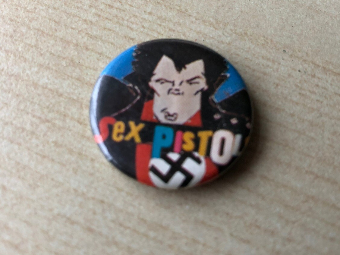 70’s 【SID VICIOUS】 BADGE 【SEX PISTOLS】 Sex Pistols - Sid Vicious - The Legend Lives On Large Button