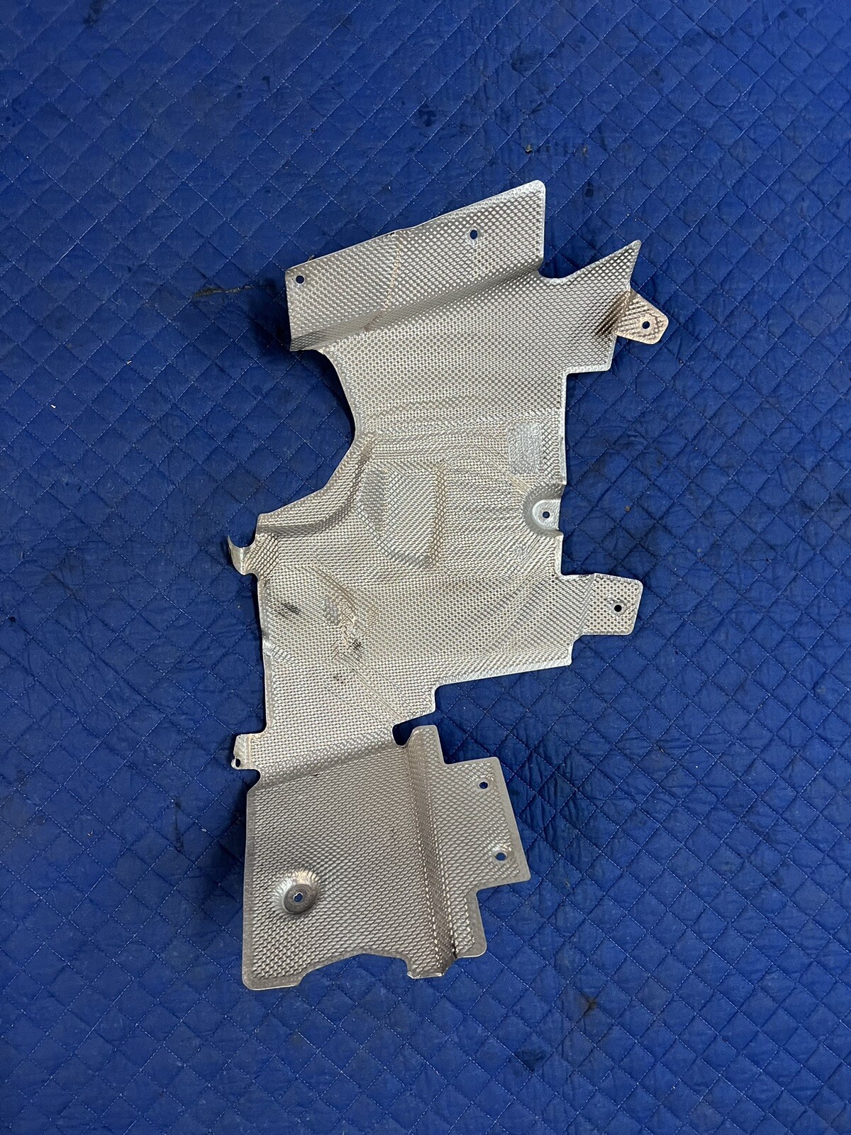 2012 AUDI R8 LEFT DRIVER ENGINE HEAT SHIELD PANEL COVER P/N 420825731 OEM