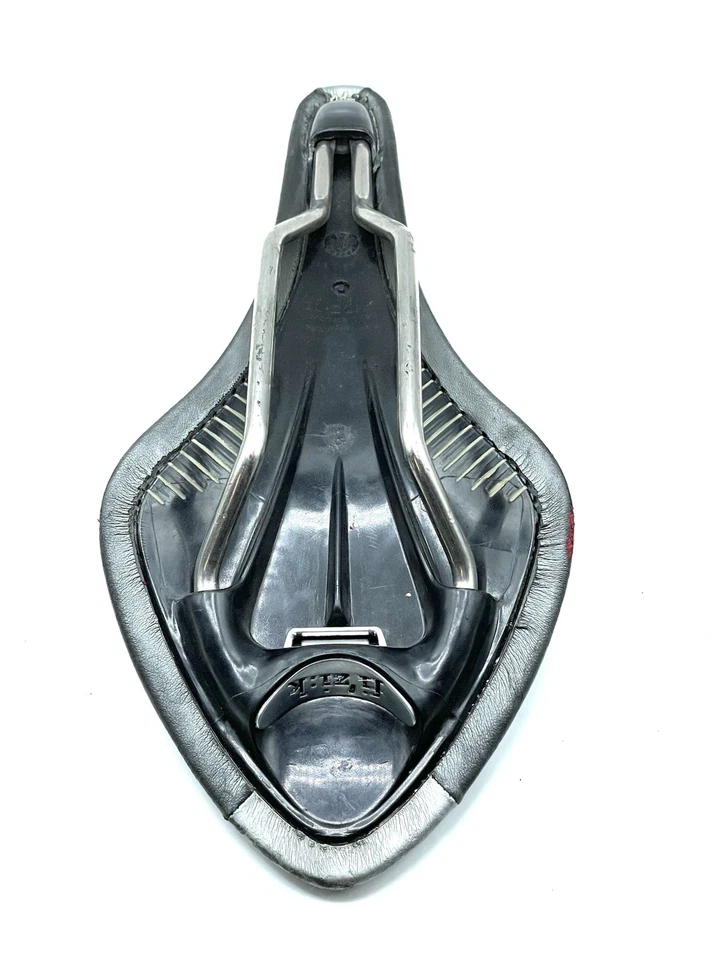 Selim Fizik Arione Titanio Wing Flex com trilho de titânio feito à mão na Itália - Imagem 4 de 4