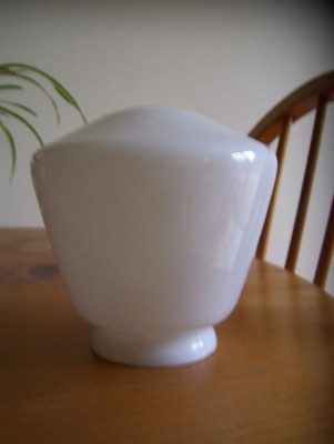 WEISSER ART DECO LAMPENSCHIRM AUS GLAS - 8 cm FITTER - SEHR GUTER ZUSTAND.(2)