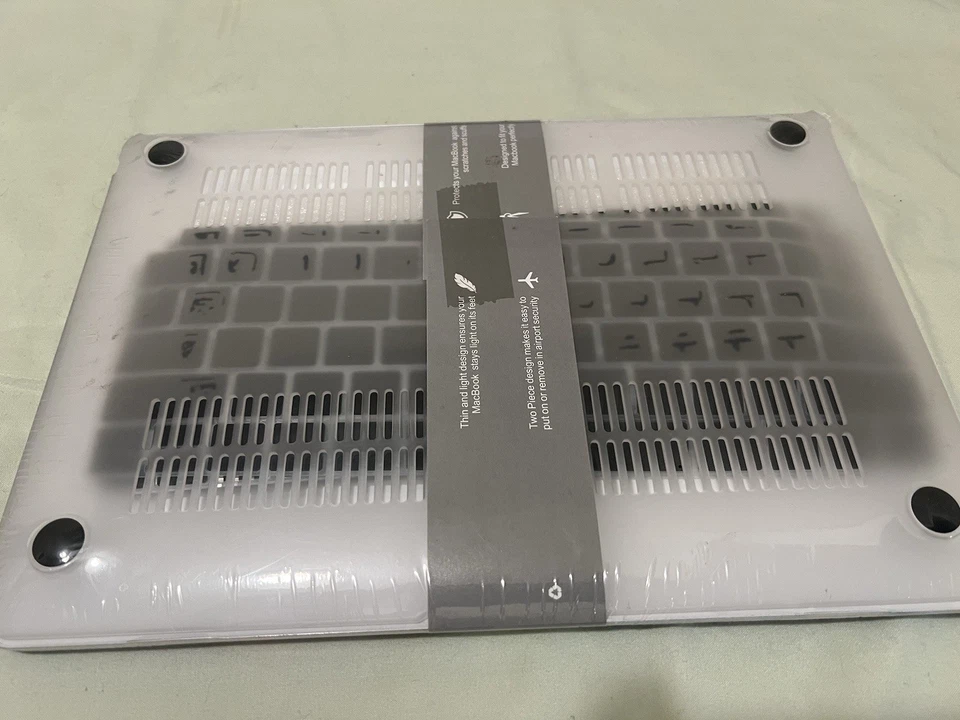 Funda rígida de plástico + revestimiento de teclado para MacBook Pro 13" A2251/A2289 Foto 3 de 4