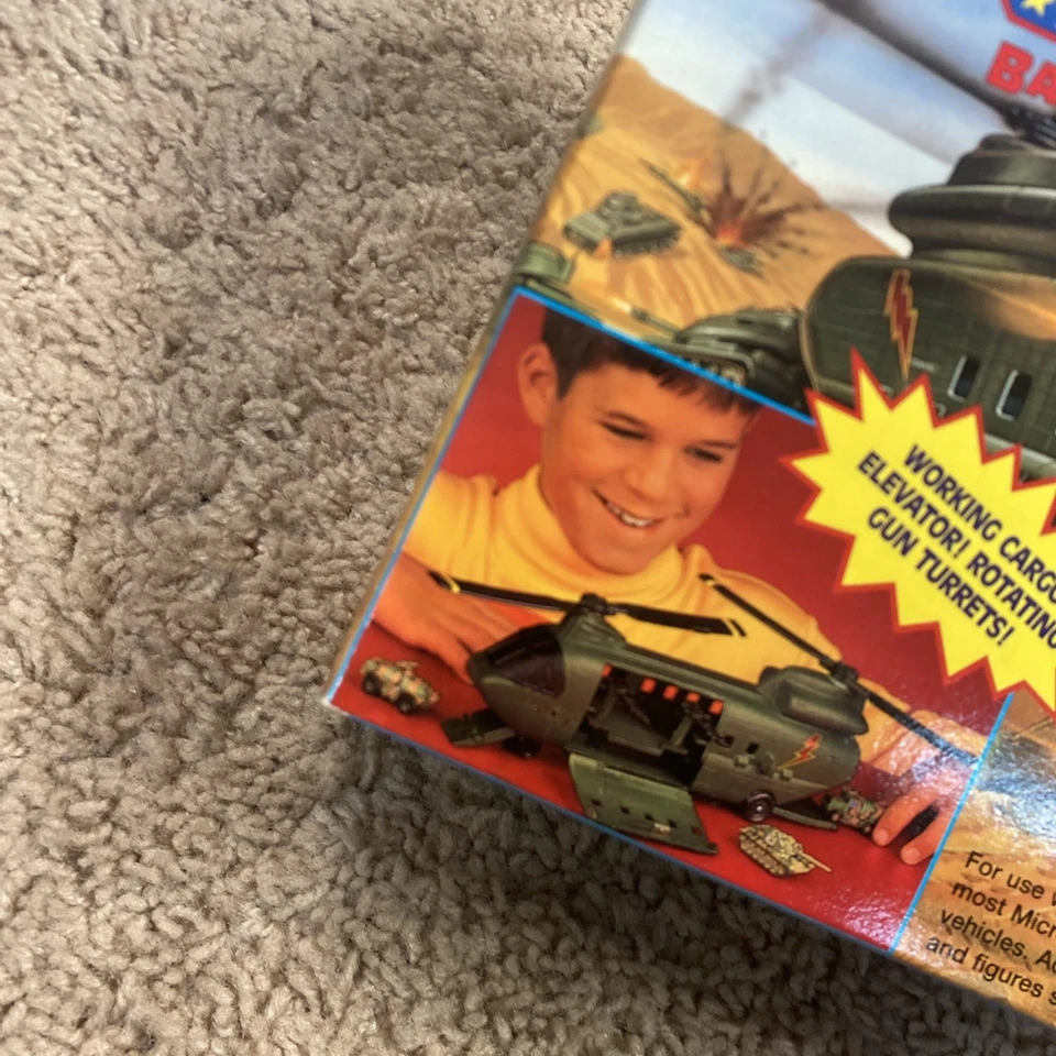 Micro Machines Military Battle Zones Assault Copter Playset Galoob 1996-Open Box - Image 3 of 4