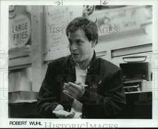 1982 Press Photo Comedian Robert Wuhl - pip09683