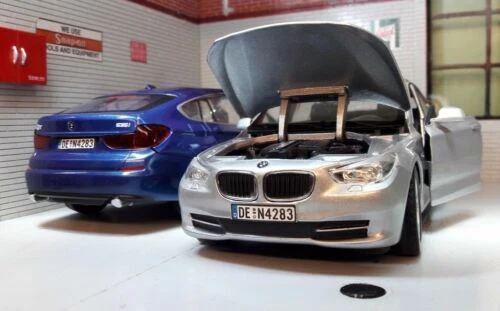 Modellini statici di auto, furgoni e camion MOTORMAX Scala 1:24 per BMW