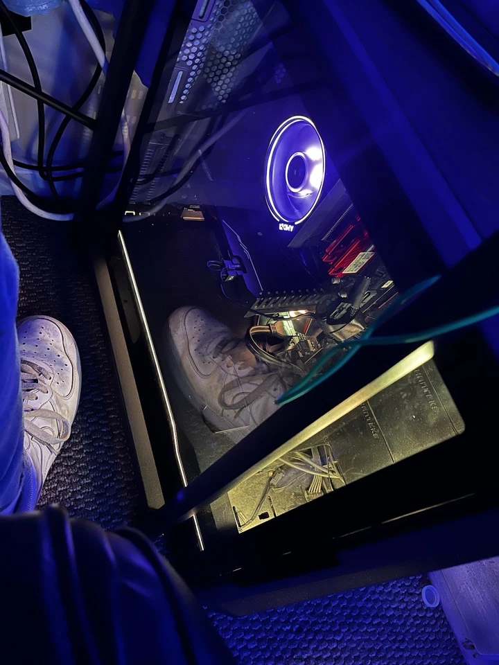 PC de escritorio para juegos Foto 4 de 4