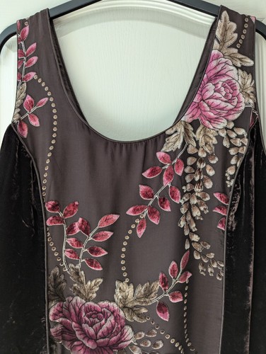 TOP SIZE 22 BY ANN HARVEY IN BROWN MIX FLORAL SIDE ZIP LINED. (H)