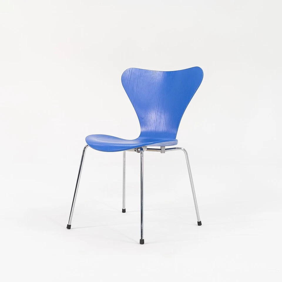 1996 Arne Jacobsen for Fritz Hansen Series 7 Chair in Blue Model 3107 Sets Avail - Image 2 of 4