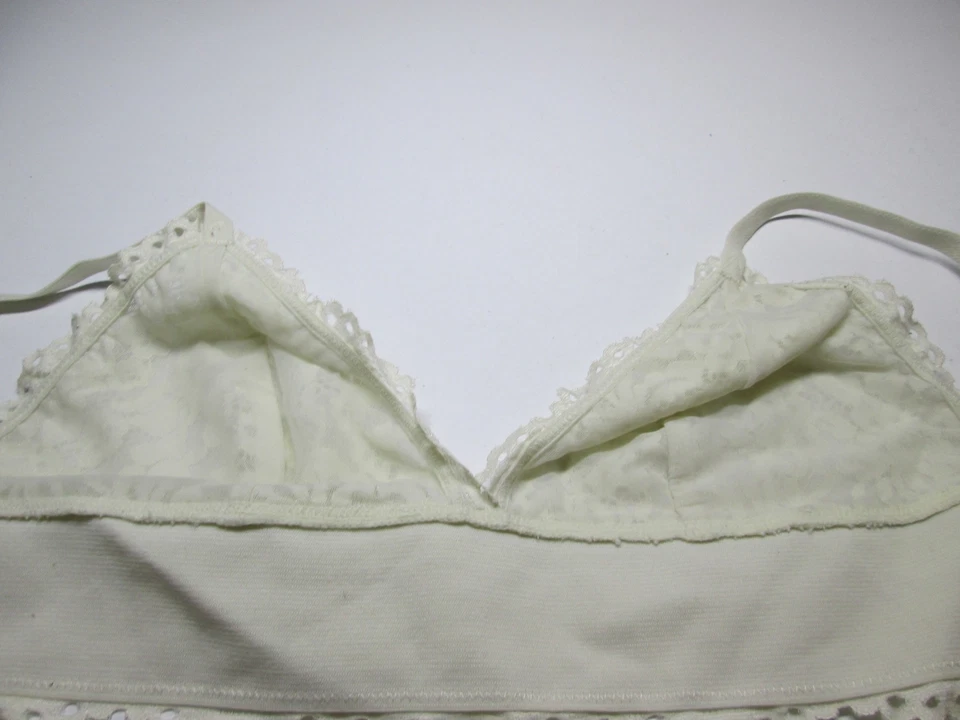 Sujetador Btemptd Talla M Blanco Inalámbrico Sin Forro Correas Ajustables Bralette Encaje Floral Foto 2 de 4