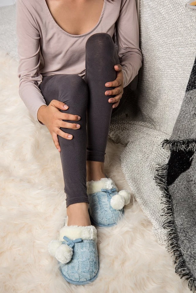 Zapatillas antideslizantes de punto de felpa tejidas cómodas cálidas de invierno de Aerusi Foto 2 de 4