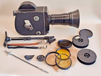 Krasnogorsk-3 16-mm-Filmkamera von 1978 mit METEOR 5-1 1,9/17-69-mm-Objektiv