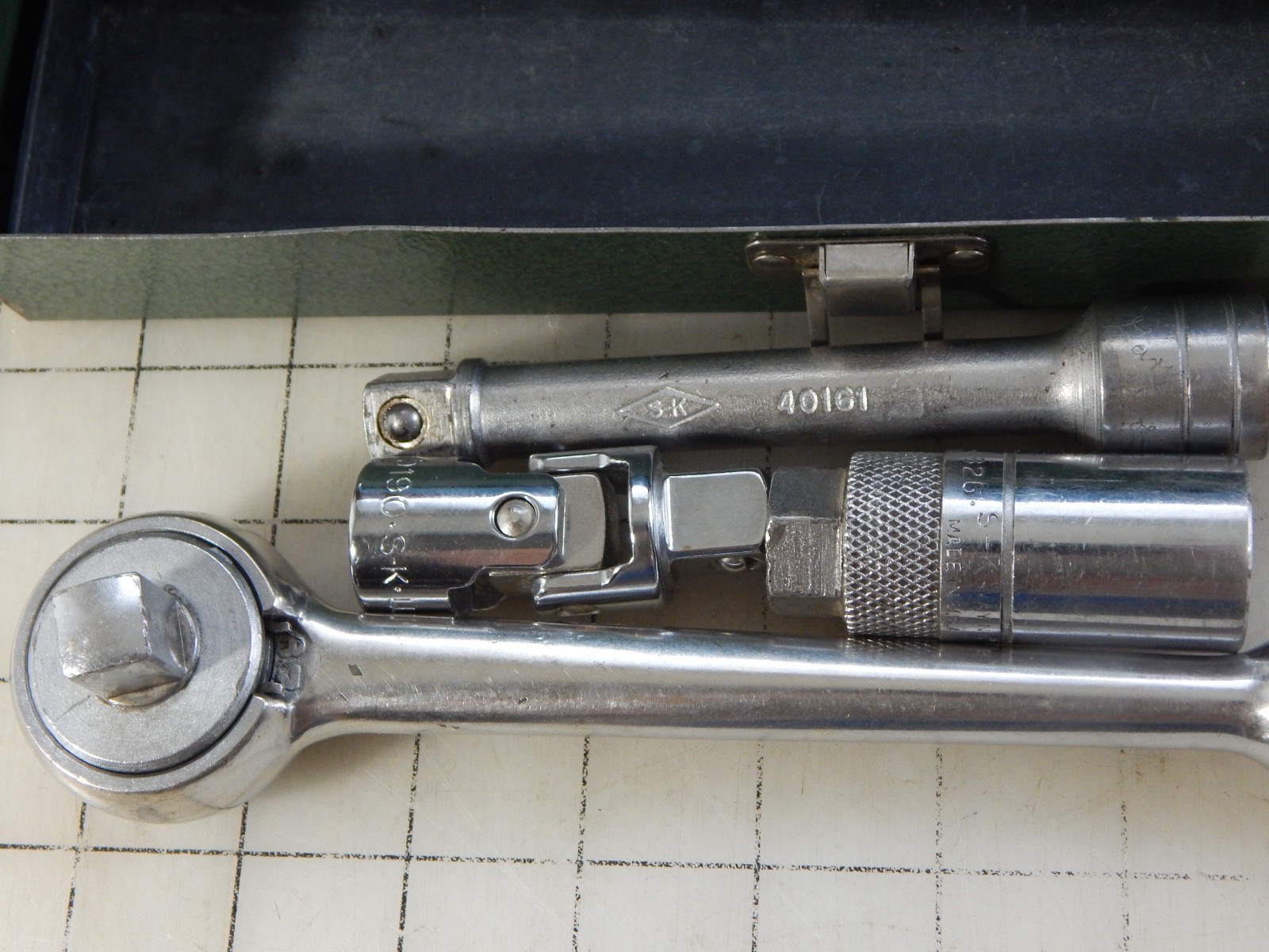 Vintage S-K Tools 1/2" Dr. 12pt SAE Socket Set Ratchet 42470 #4112 Knurled, Case