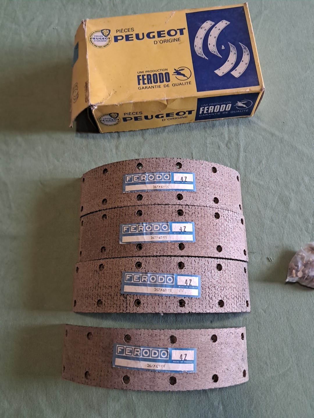 Segments de freins AV Ferodo 4245.29 de Peugeot 404 anciennes à freins non assistés