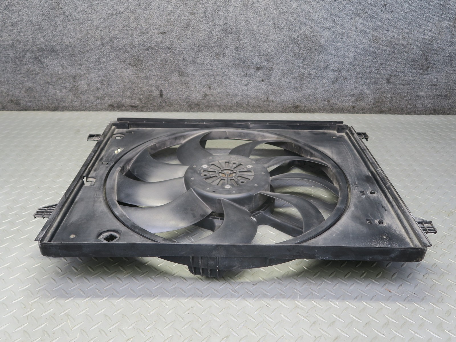 2017-2020 MASERATI LEVANTE M161 3.0L ENGINE COOLING FAN MOTOR SHROUD 16486543