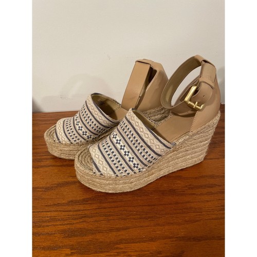 Sandalia alpargata Marc Fisher Adalyn 2 plataformas cuña estampado geométrico 9,5 Resort - Imagen 3 de 8