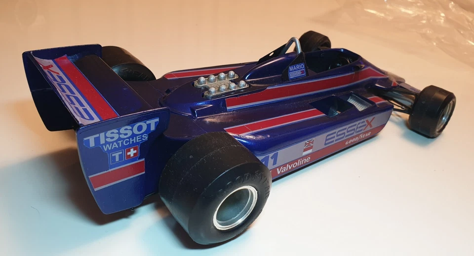 1:10 Burago ESSEX Lotus 1981 driver Mario ANDRETTI. - Immagine 4 di 4